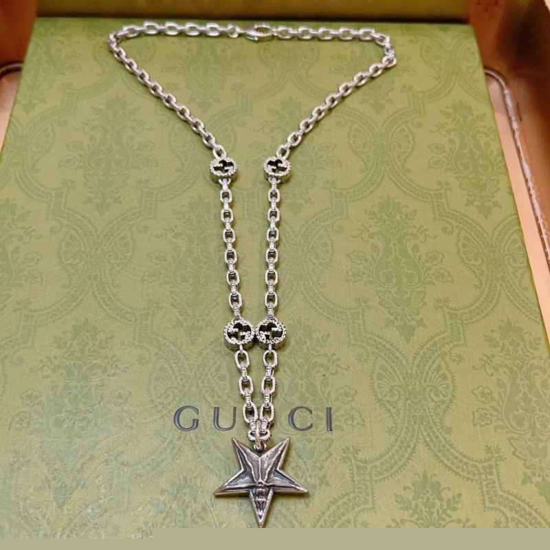 G*u*i necklaces